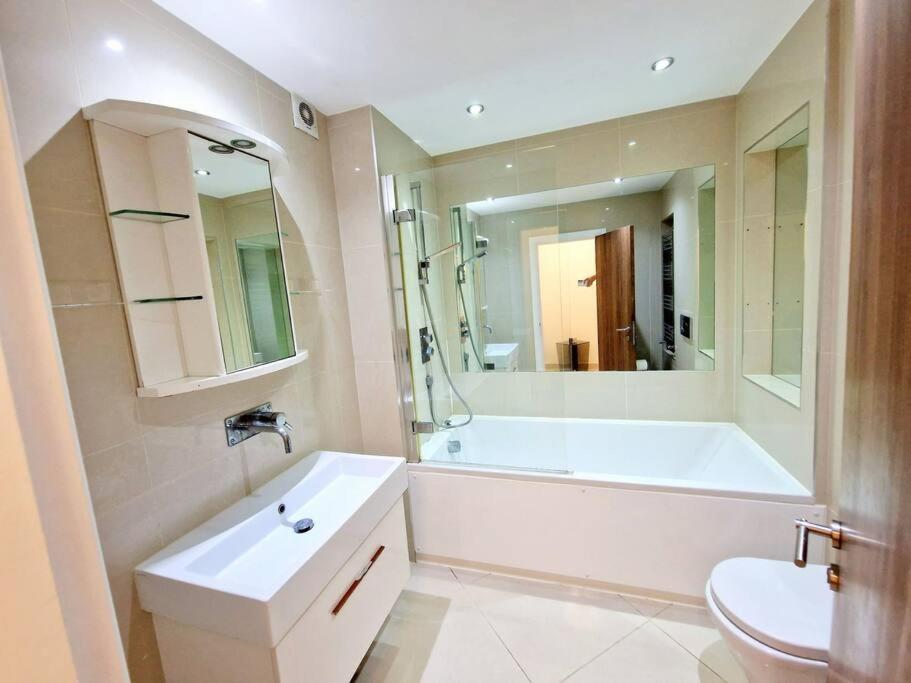 Modern Hyde Park Home With Private Entrance & Private Back Patio Near Bayswater & Paddington Stations London Ngoại thất bức ảnh